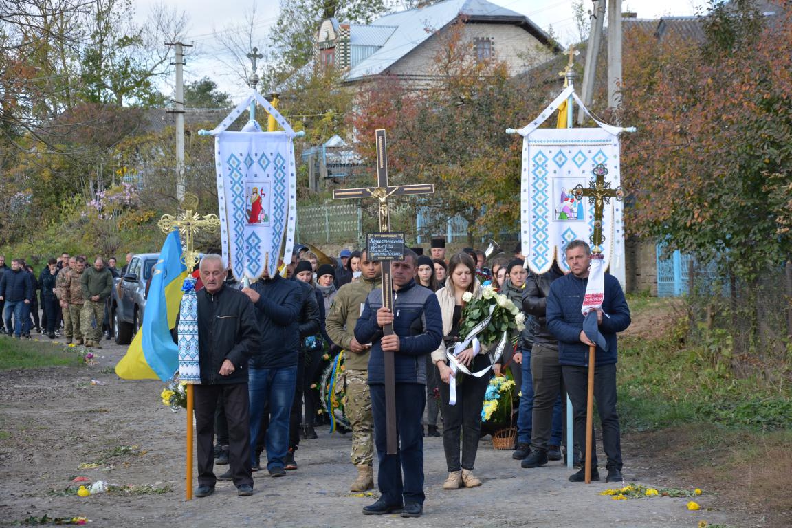Новини Тернополя - фото з Боровся за мирне небо над Україною. На Теребовлянщині поховали бійця Миколу Крушельницького