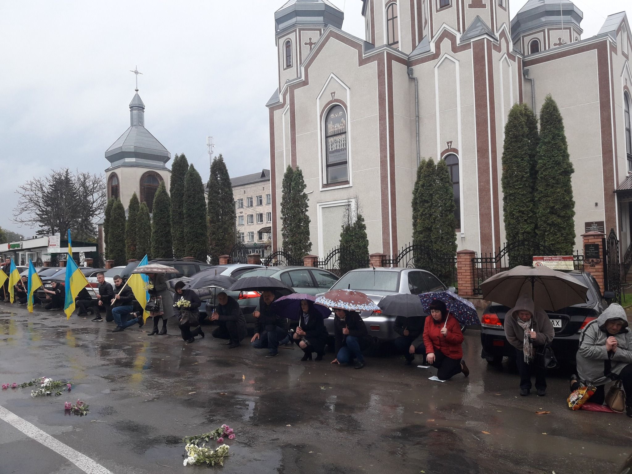 Новини Тернополя - фото з Спочивайте з Богом, Воїни Світла. На Борщівщині попрощались із Михайлом Семенюком та Сергієм Кочубеєм