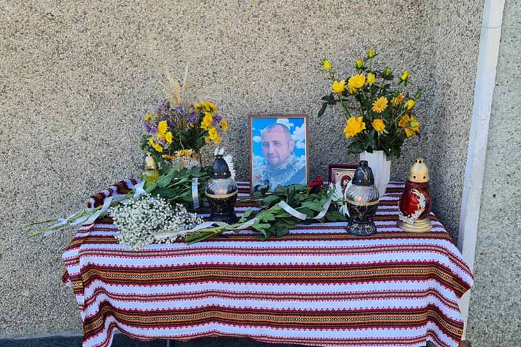 Новини Тернополя - фото з У Заліщиках відкрили меморіальну дошку в пам'ять про загиблого на війні поліцейського