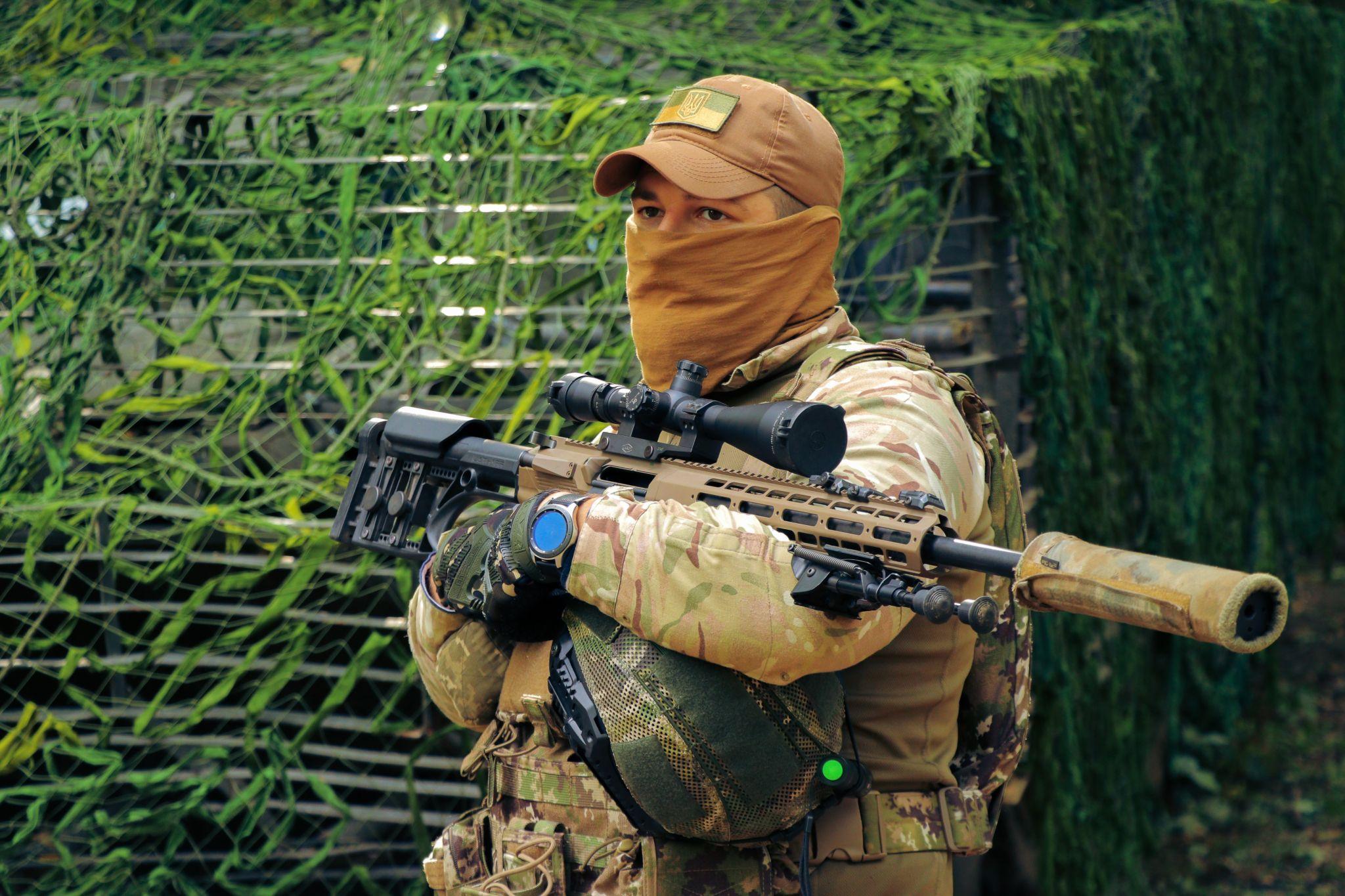 Новини Вінниці - фото з «Стріляю не в людину, а в ціль». Розмова зі снайпером про особливості професії і як її набути