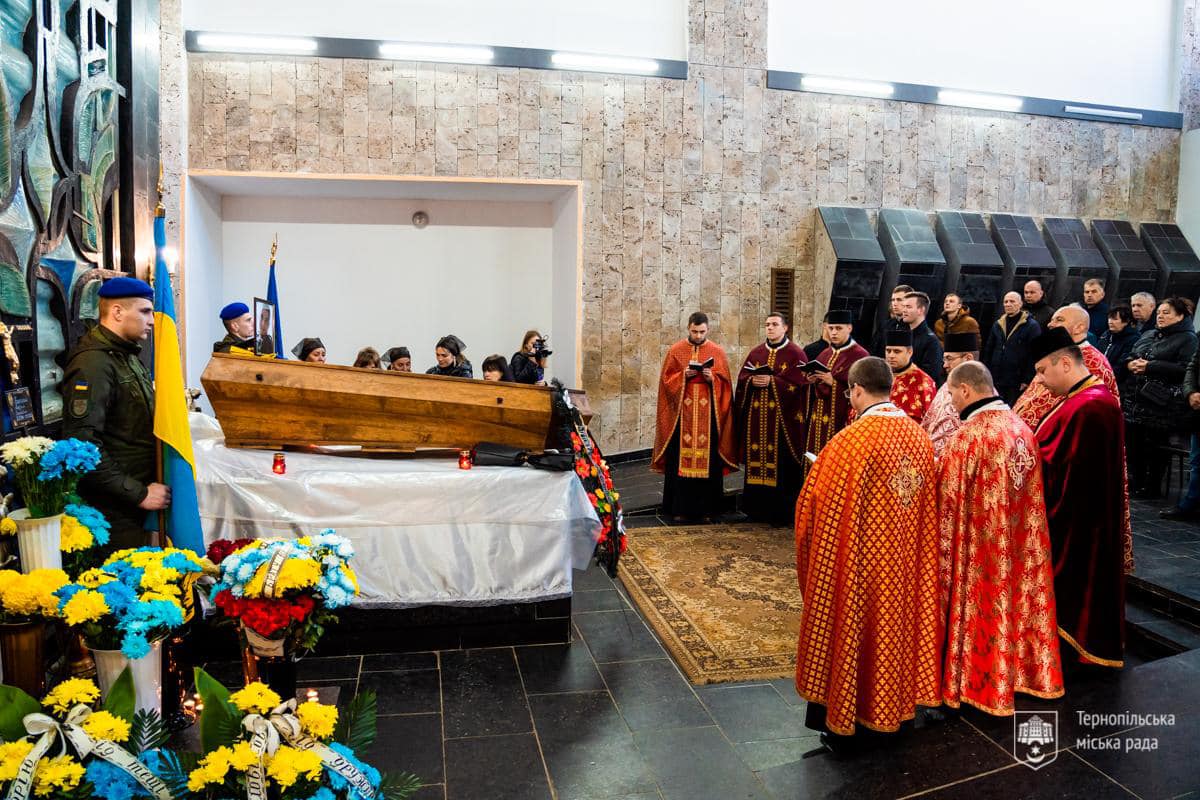 Новини Тернополя - фото з Тернопіль прощається з воїном полку «Азов»  Андрієм Барським