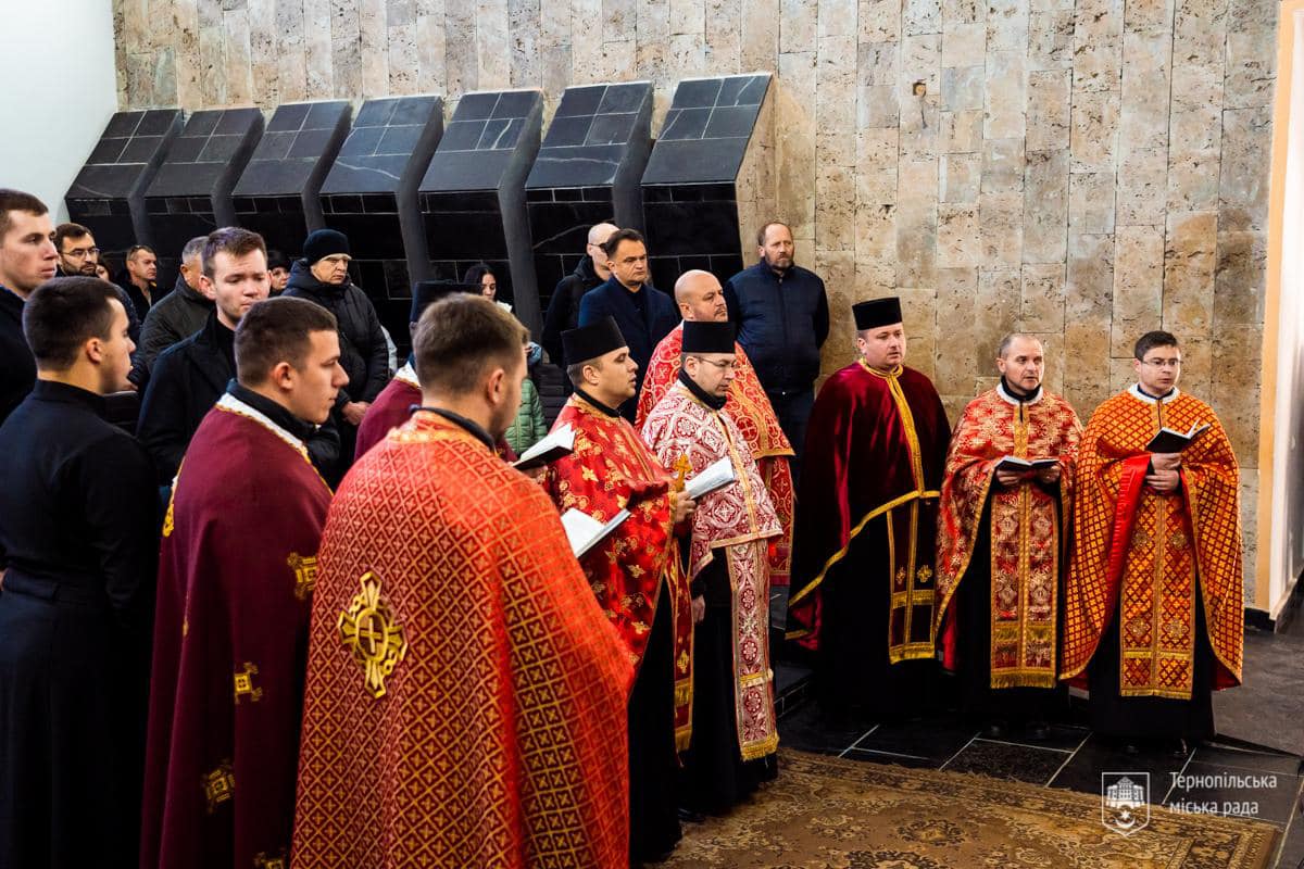 Новини Тернополя - фото з Тернопіль прощається з воїном полку «Азов»  Андрієм Барським