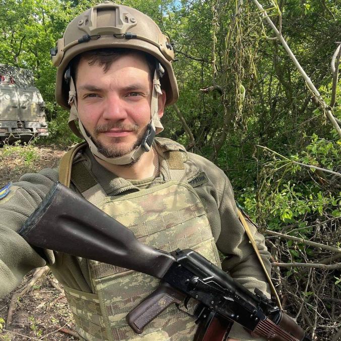 На зображенні може бути: 1 особа та на відкритому повітрі