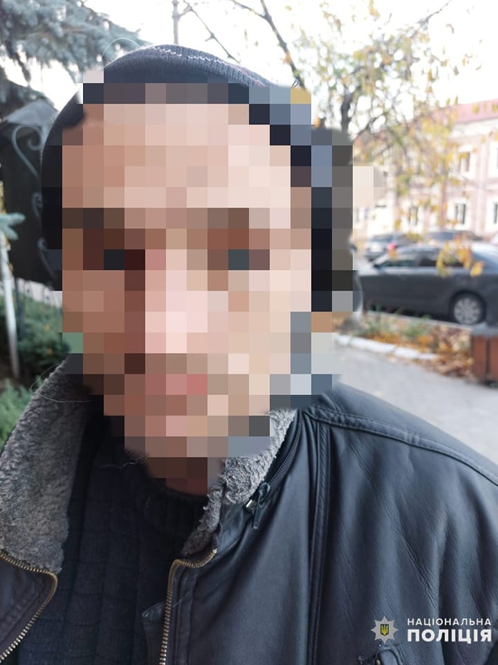 Новини Хмельницького - фото з Мешканця Хмельниччини судитимуть за насильство над бабусею Возможно, это крупный план (1 человек и текст «НАЦОНАЛЬНА поЛИЯ»)