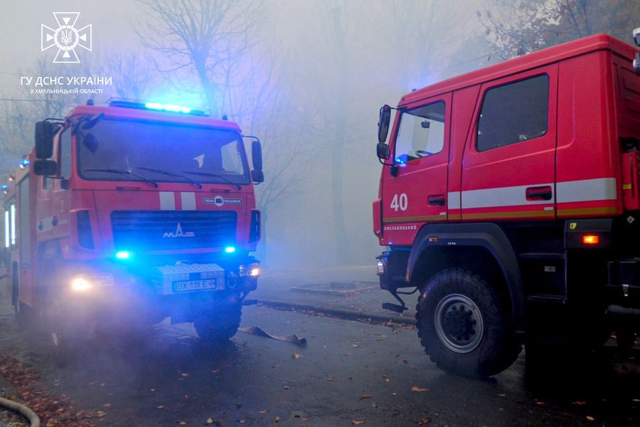 Новини Хмельницького - фото з У Хмельницькому через гараж ледь не згоріли три житлові будинки (ВІДЕО)