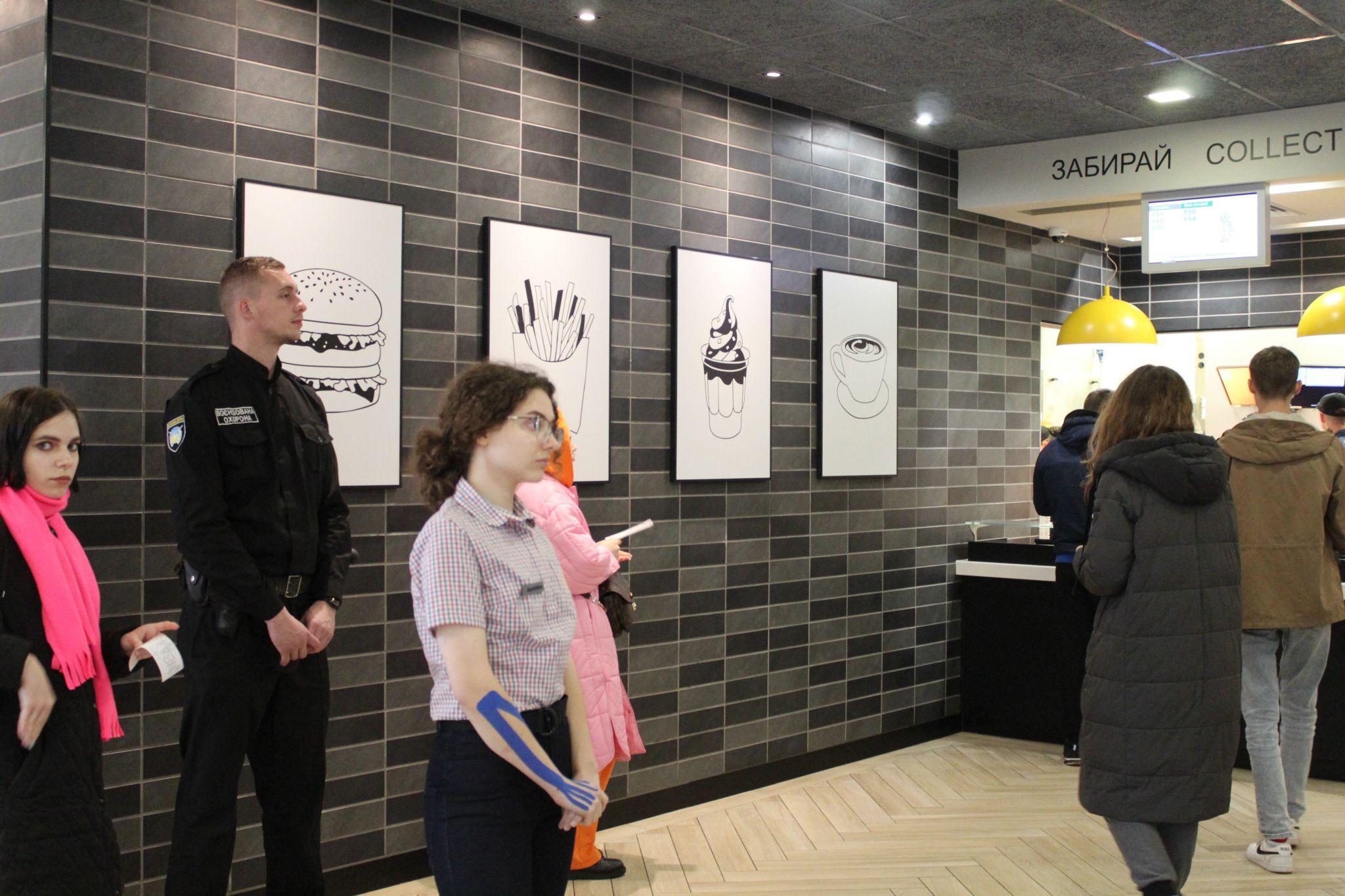 Новини Тернополя - фото з Черги і ціни не лякають! У Тернополі ажіотаж довкола відкриття McDonald’s (РЕПОРТАЖ)