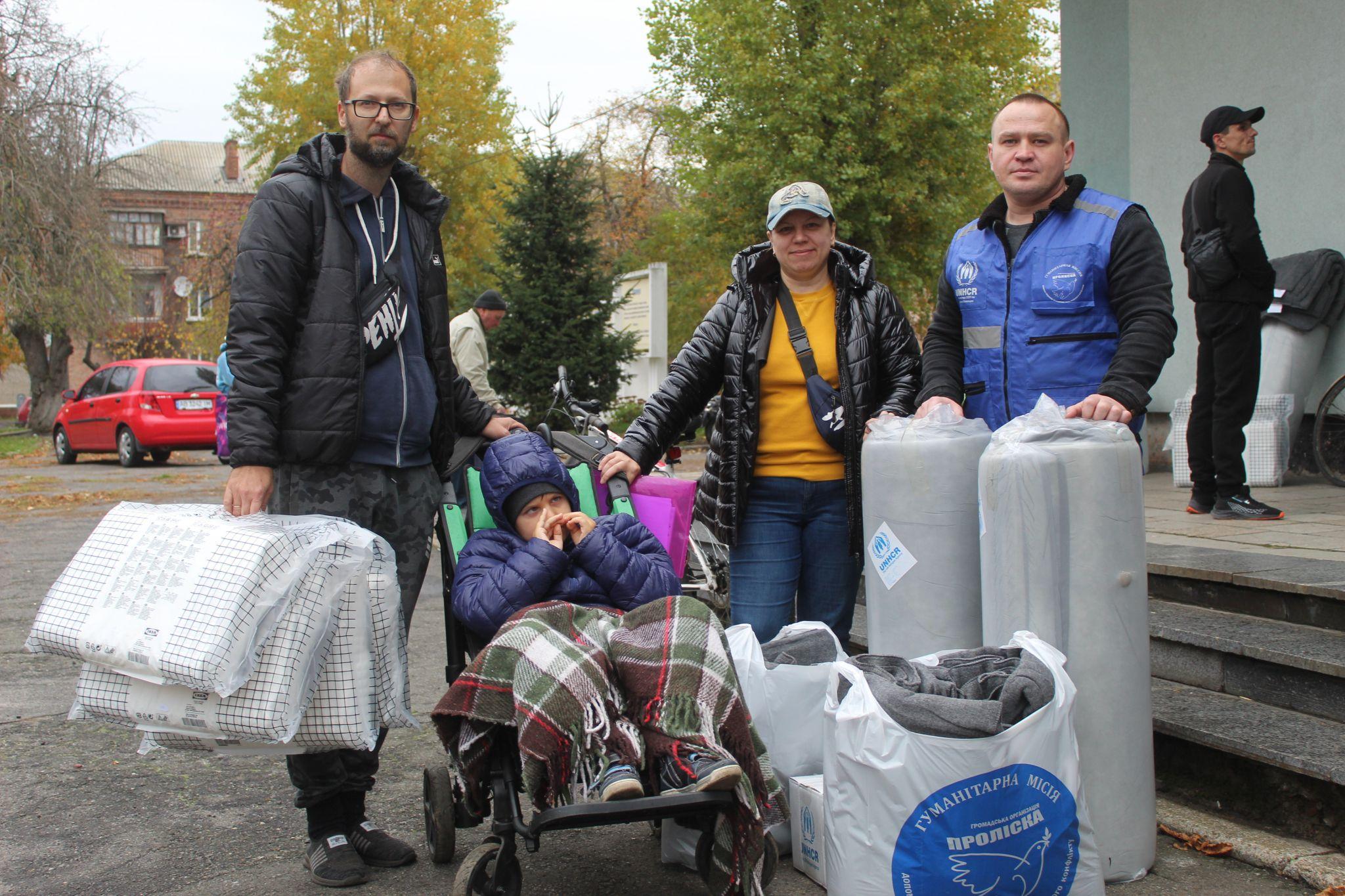 Новини Козятина - фото з Допомога для переселенців: кожних 2-5 хвилин на площі з’являлася нова родина