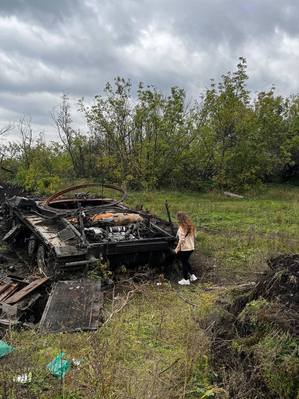 Новини Хмельницького - фото з “Бачили ліс, який вложений могилами”: хмельничанка Ярослава розповіла про свої поїздки на передову Нет описания.