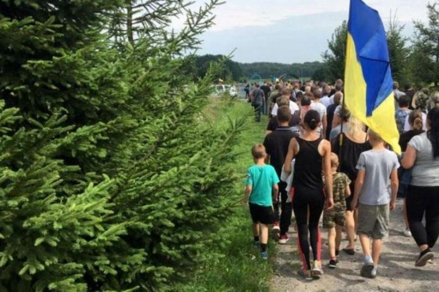 «‎У нас у Зарванцях половина цвинтаря захоронена вінничанами». Скандал з похованням військового