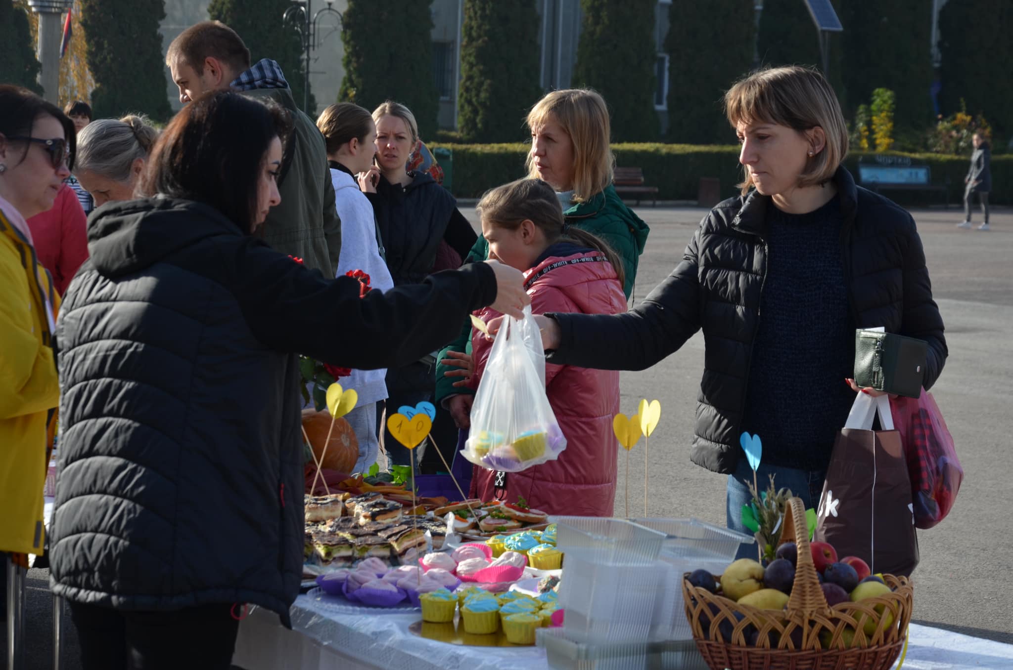 Новини Тернополя - фото з У Чорткові на благодійному ярмарку для ЗСУ заробили майже 40 тисяч гривень