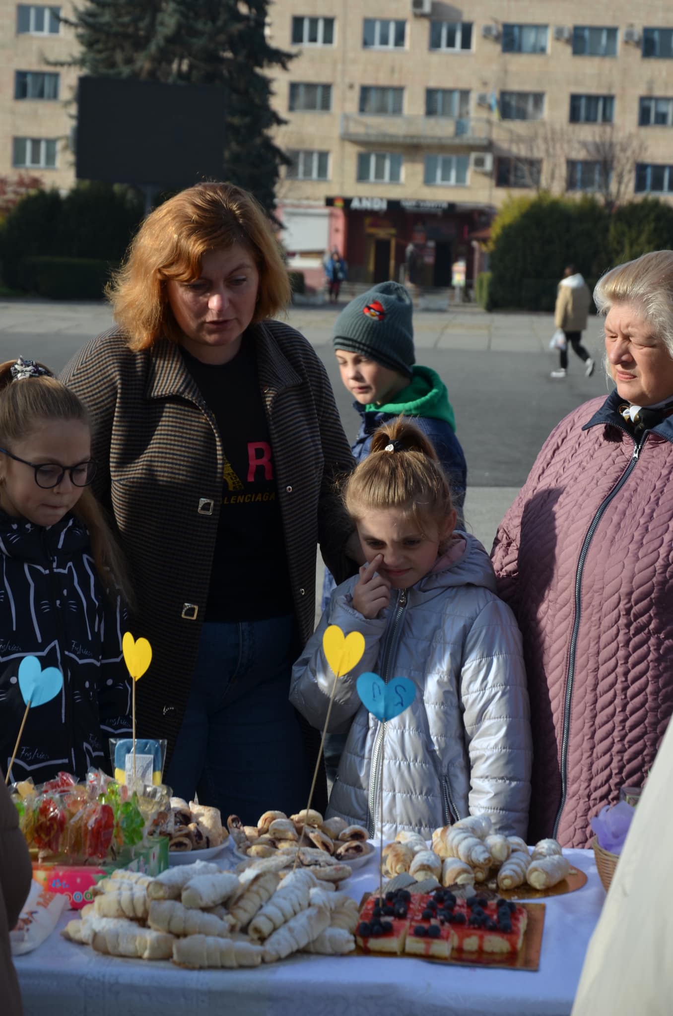 Новини Тернополя - фото з У Чорткові на благодійному ярмарку для ЗСУ заробили майже 40 тисяч гривень