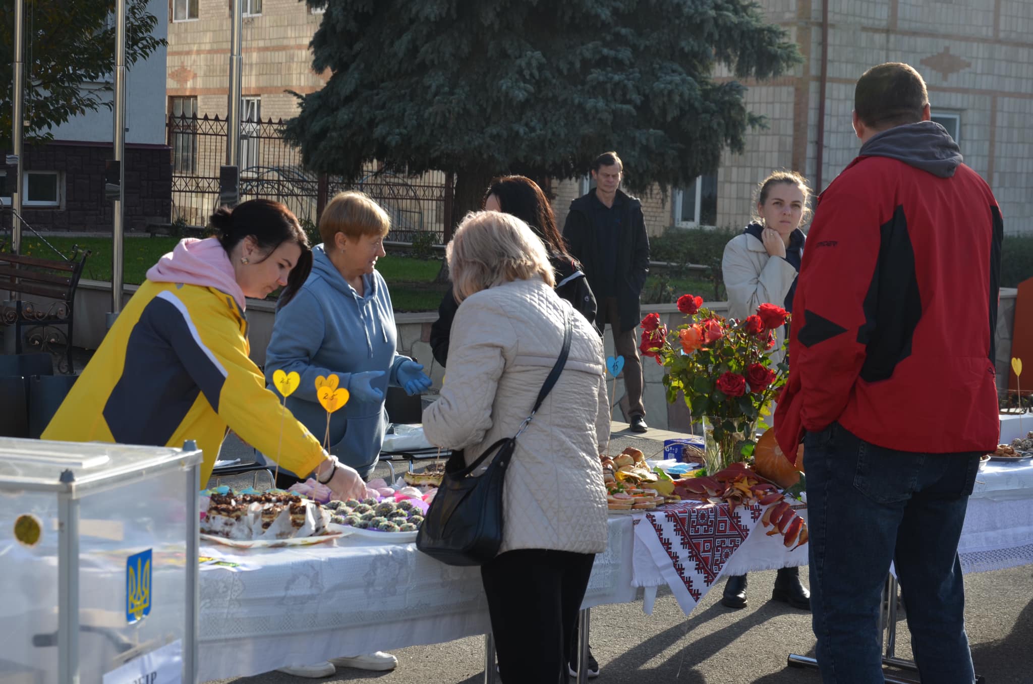 Новини Тернополя - фото з У Чорткові на благодійному ярмарку для ЗСУ заробили майже 40 тисяч гривень
