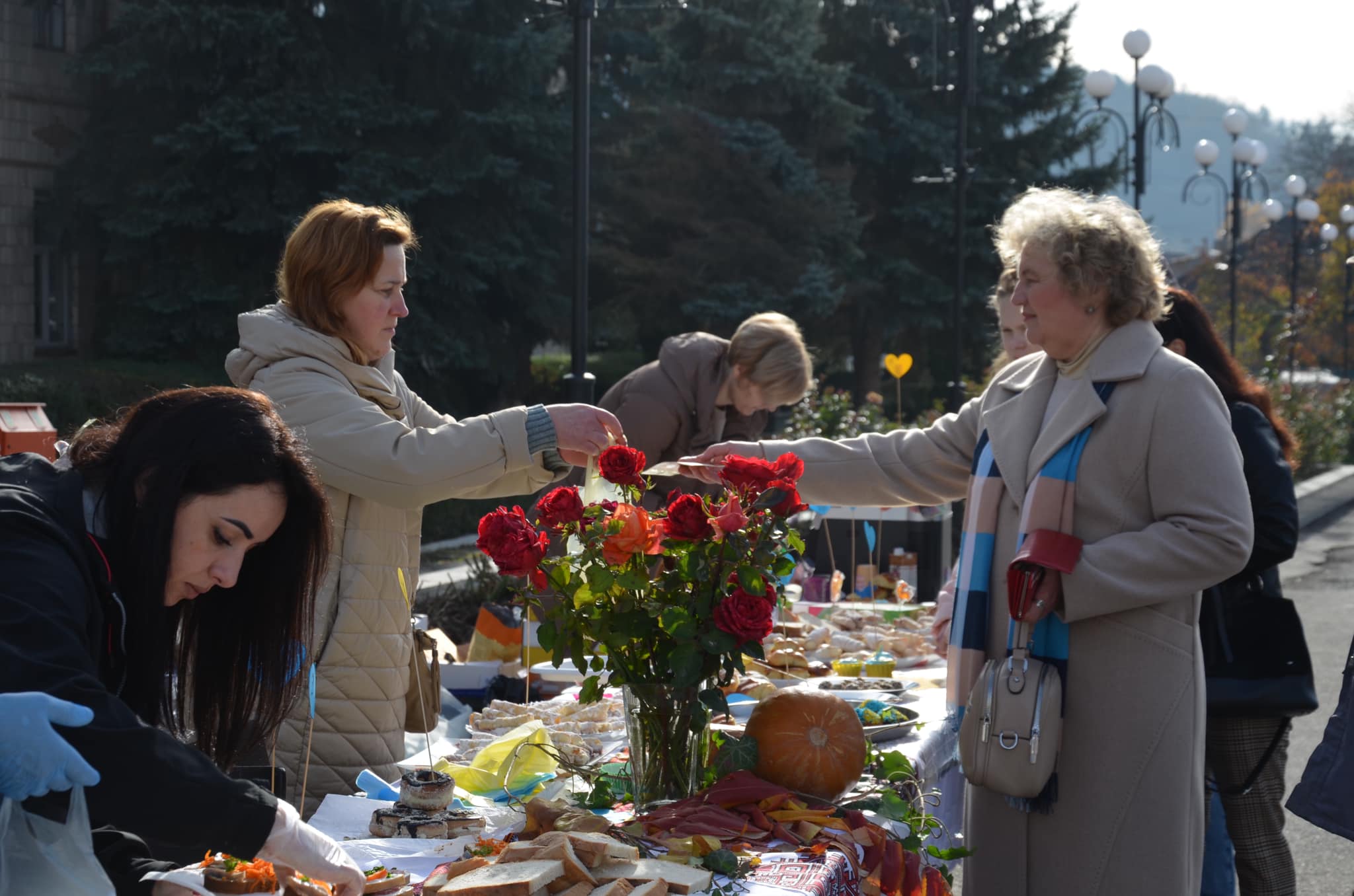 Новини Тернополя - фото з У Чорткові на благодійному ярмарку для ЗСУ заробили майже 40 тисяч гривень
