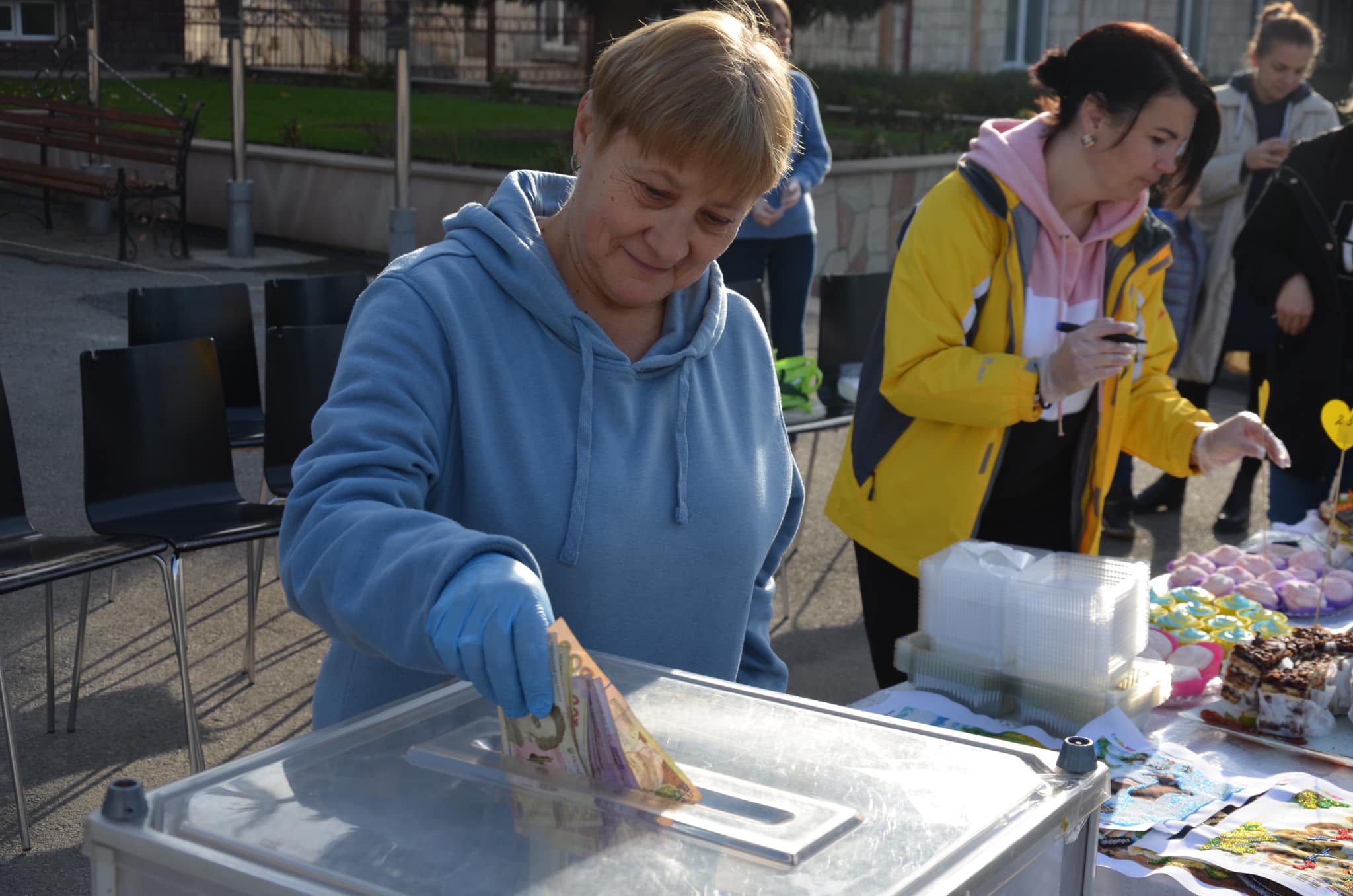 Новини Тернополя - фото з У Чорткові на благодійному ярмарку для ЗСУ заробили майже 40 тисяч гривень