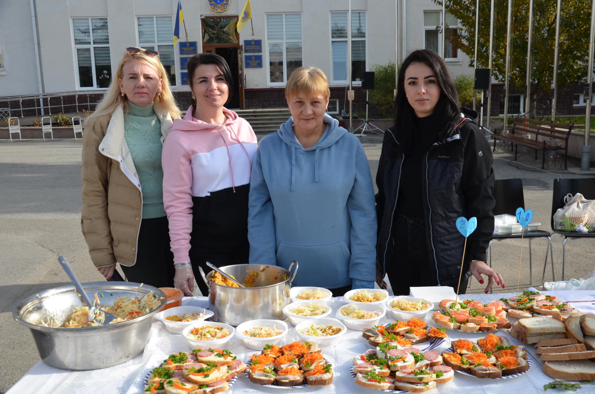 Новини Тернополя - фото з У Чорткові на благодійному ярмарку для ЗСУ заробили майже 40 тисяч гривень