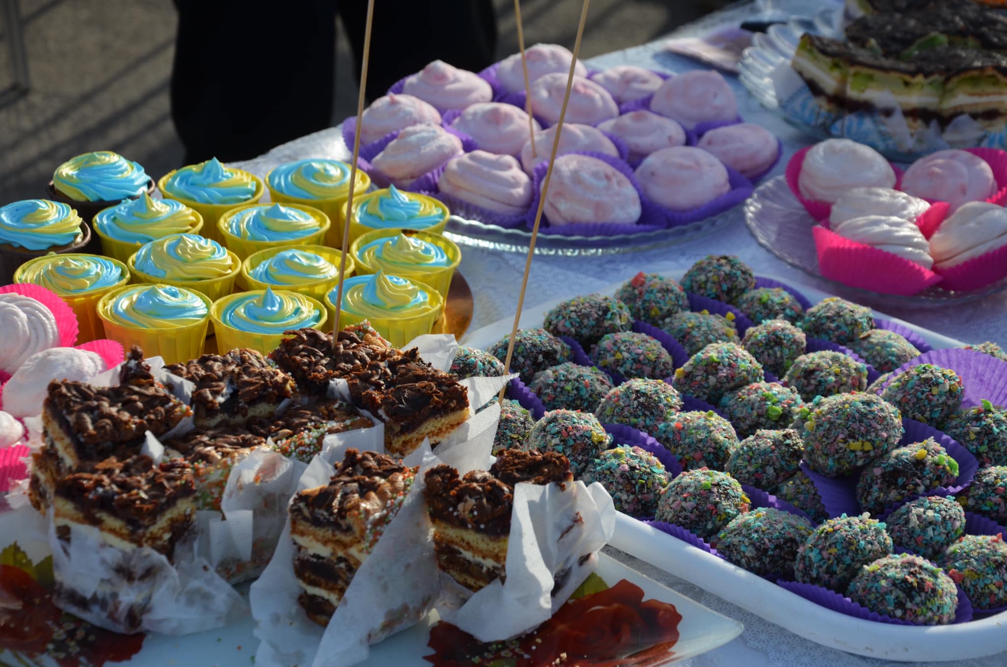 Новини Тернополя - фото з У Чорткові на благодійному ярмарку для ЗСУ заробили майже 40 тисяч гривень
