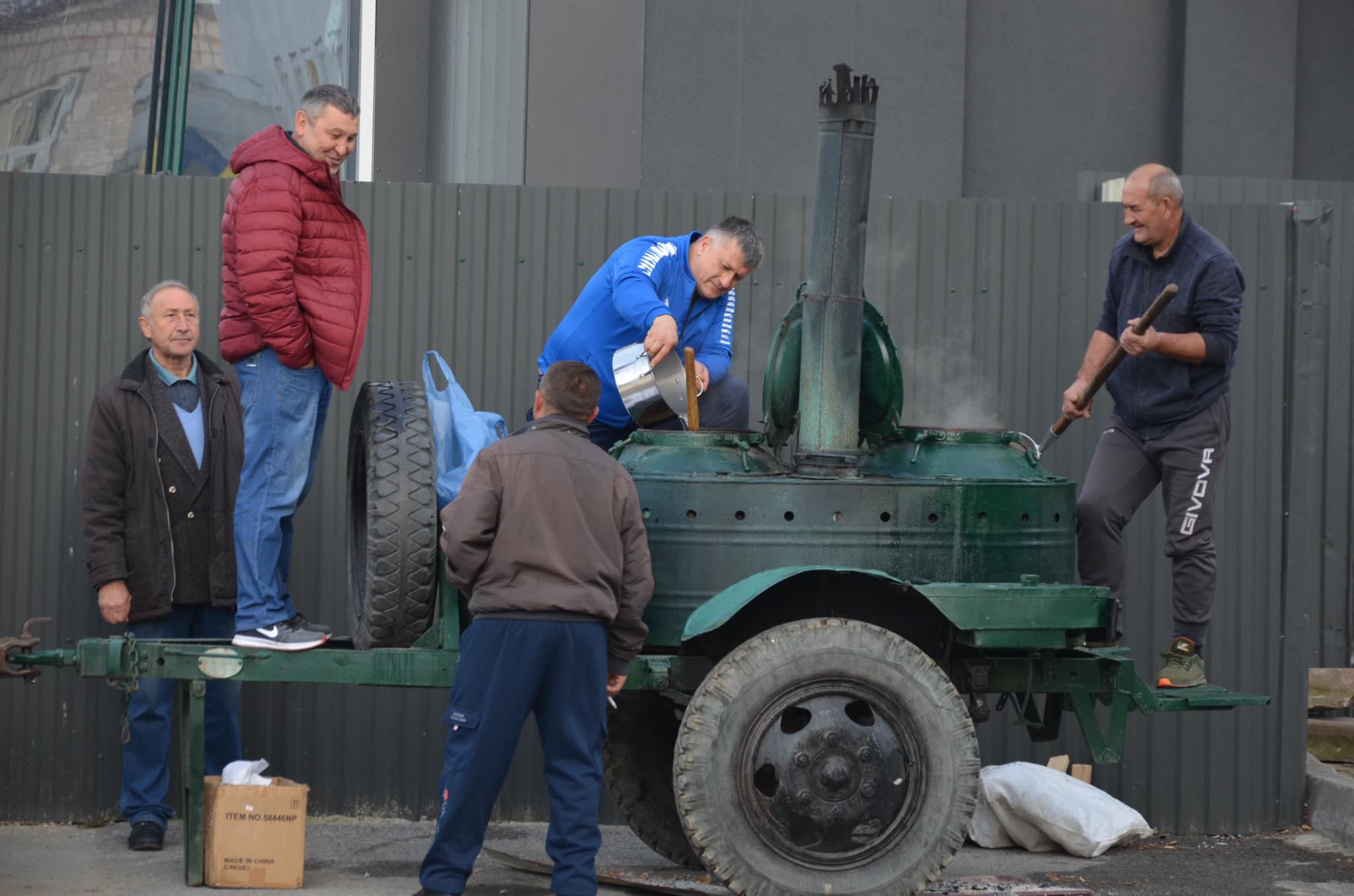 Новини Тернополя - фото з У Чорткові на благодійному ярмарку для ЗСУ заробили майже 40 тисяч гривень