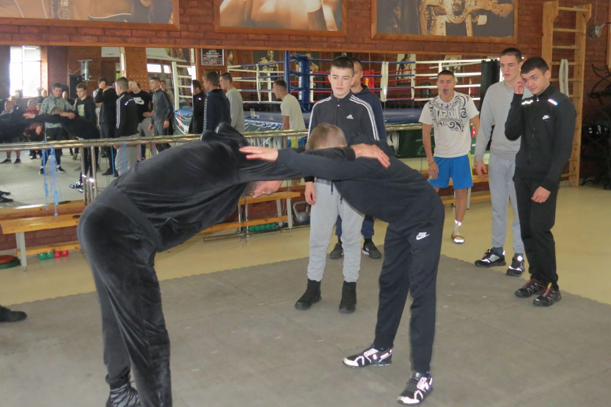 Новини Вінниці - фото з Майстер-клас від Інтерконтинентального чемпіона. Роман Головащенко розкривав секрети боксу