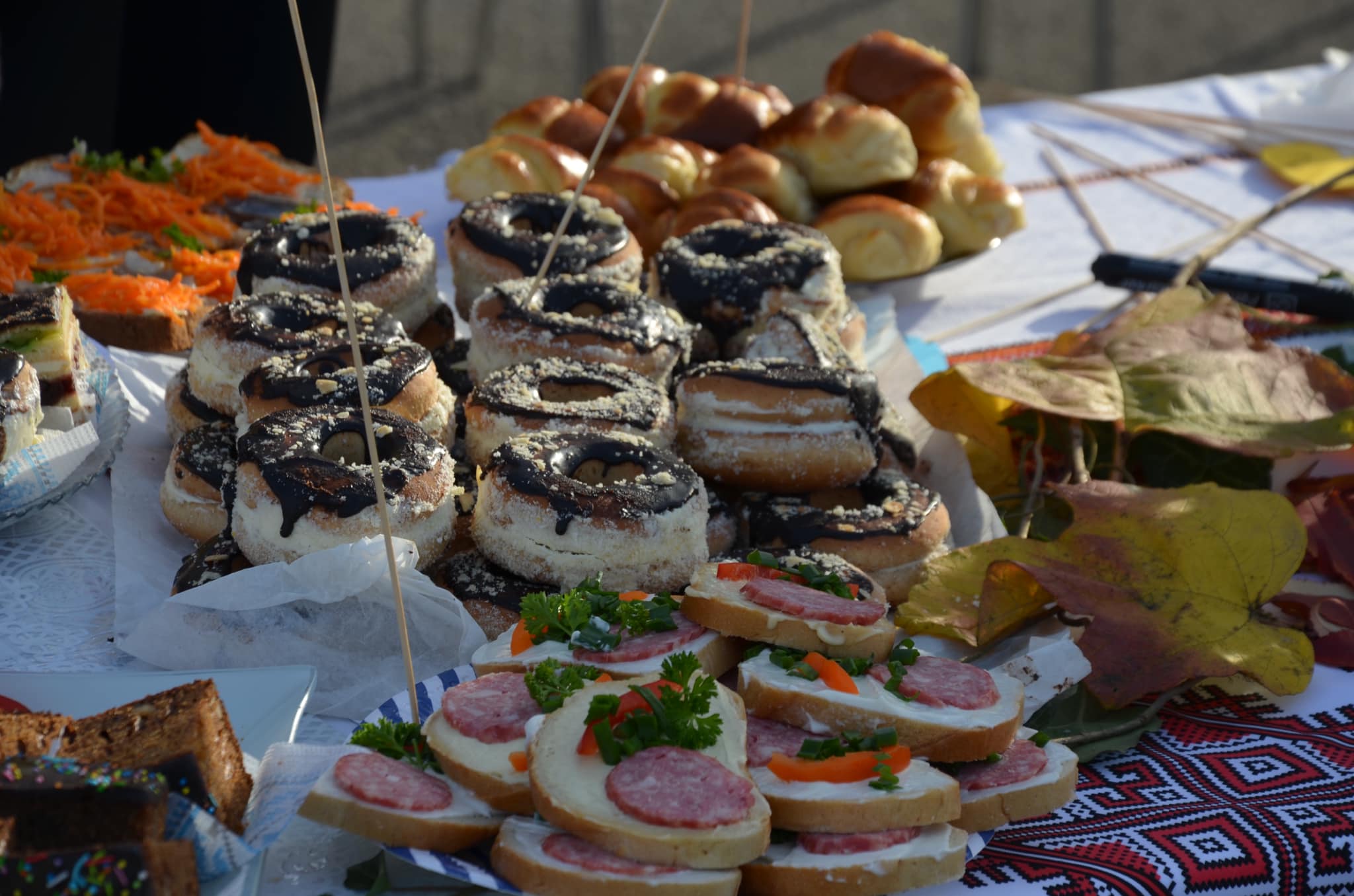 Новини Тернополя - фото з У Чорткові на благодійному ярмарку для ЗСУ заробили майже 40 тисяч гривень