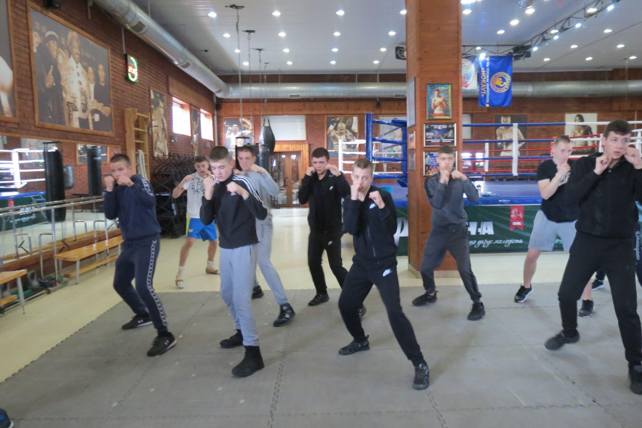 Новини Вінниці - фото з Майстер-клас від Інтерконтинентального чемпіона. Роман Головащенко розкривав секрети боксу