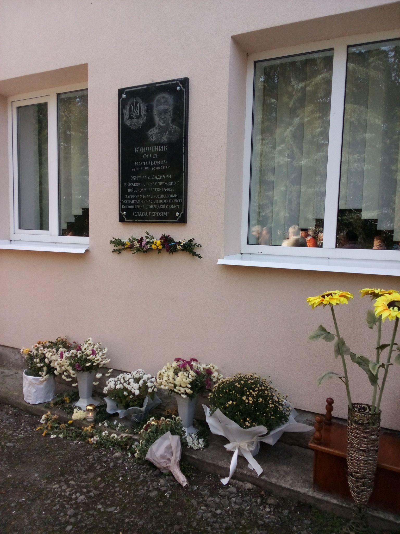 Новини Тернополя - фото з На Тернопільщині встановили меморіальну дошку на честь загиблого на війні Ореста Клошника
