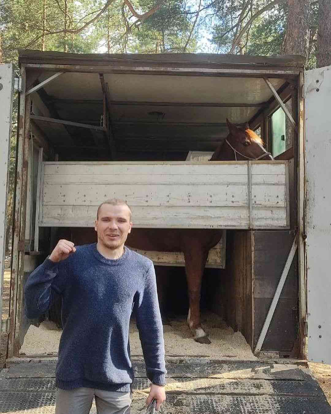 Новини Тернополя - фото з «Щойно вивезли тварин — снаряд знищив конюшню». Кінний клуб із Кремінної знайшов другу домівку на Тернопільщині