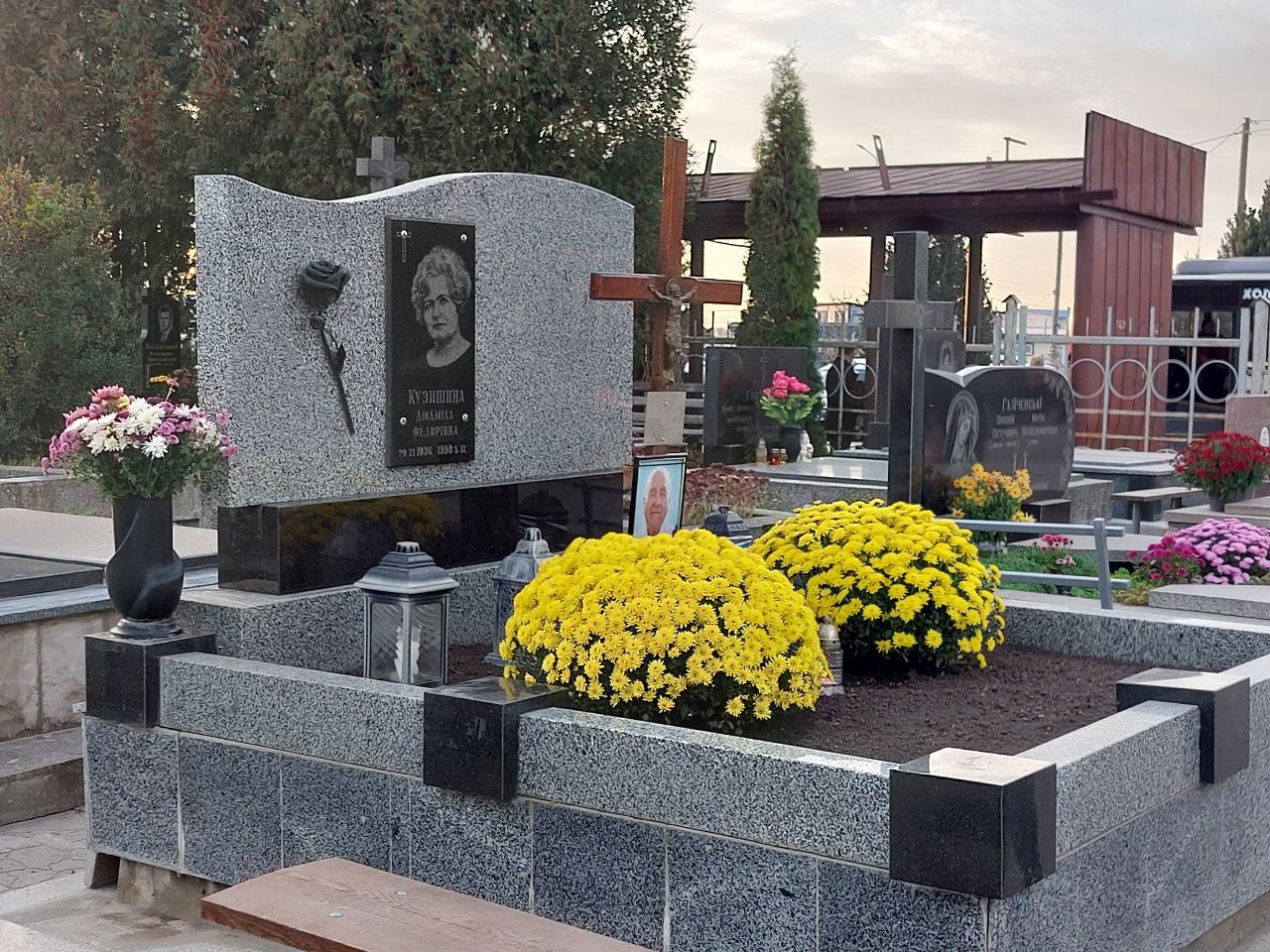 Новини Тернополя - фото з Море вогників і квітів: тернополяни поминали своїх рідних