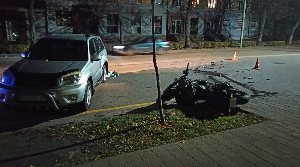 поліцейські з’ясовують обставини травмування мотоцикліста в обласному центрі