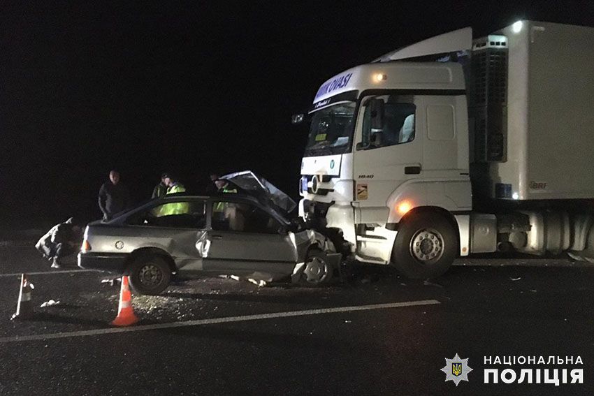 Новини Хмельницького - фото з На Хмельниччині фура зіткнулась з легковиком: є постраждалі