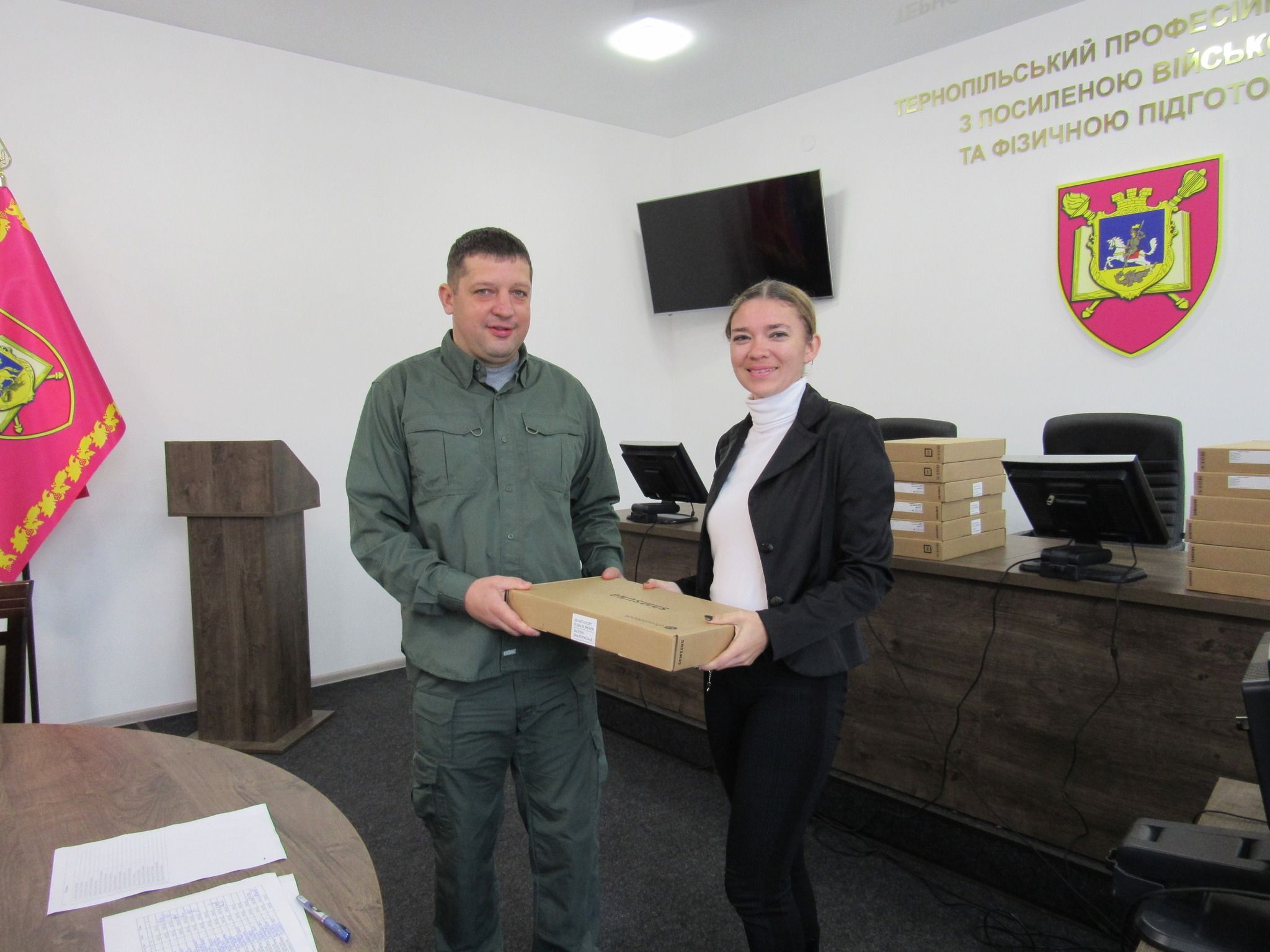 Новини Тернополя - фото з Педагоги Тернопільського коледжу отримали нові ноутбуки