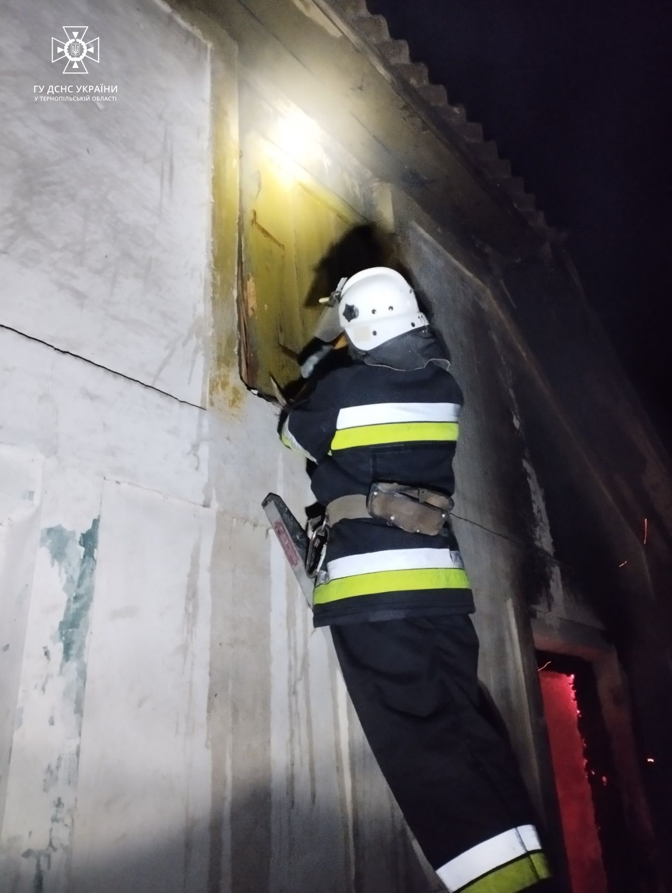 Новини Тернополя - фото з У селі на Кременеччині горів житловий будинок