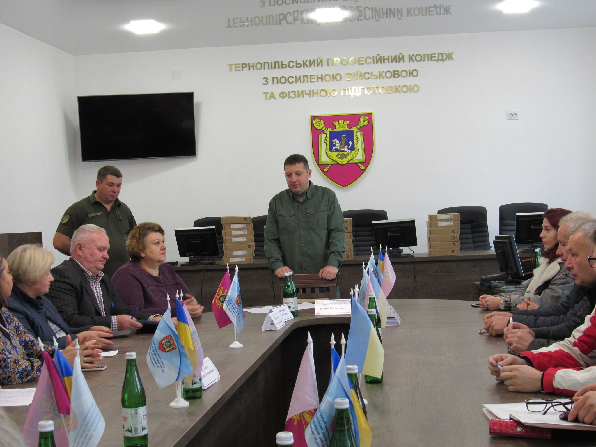 Новини Тернополя - фото з Педагоги Тернопільського коледжу отримали нові ноутбуки