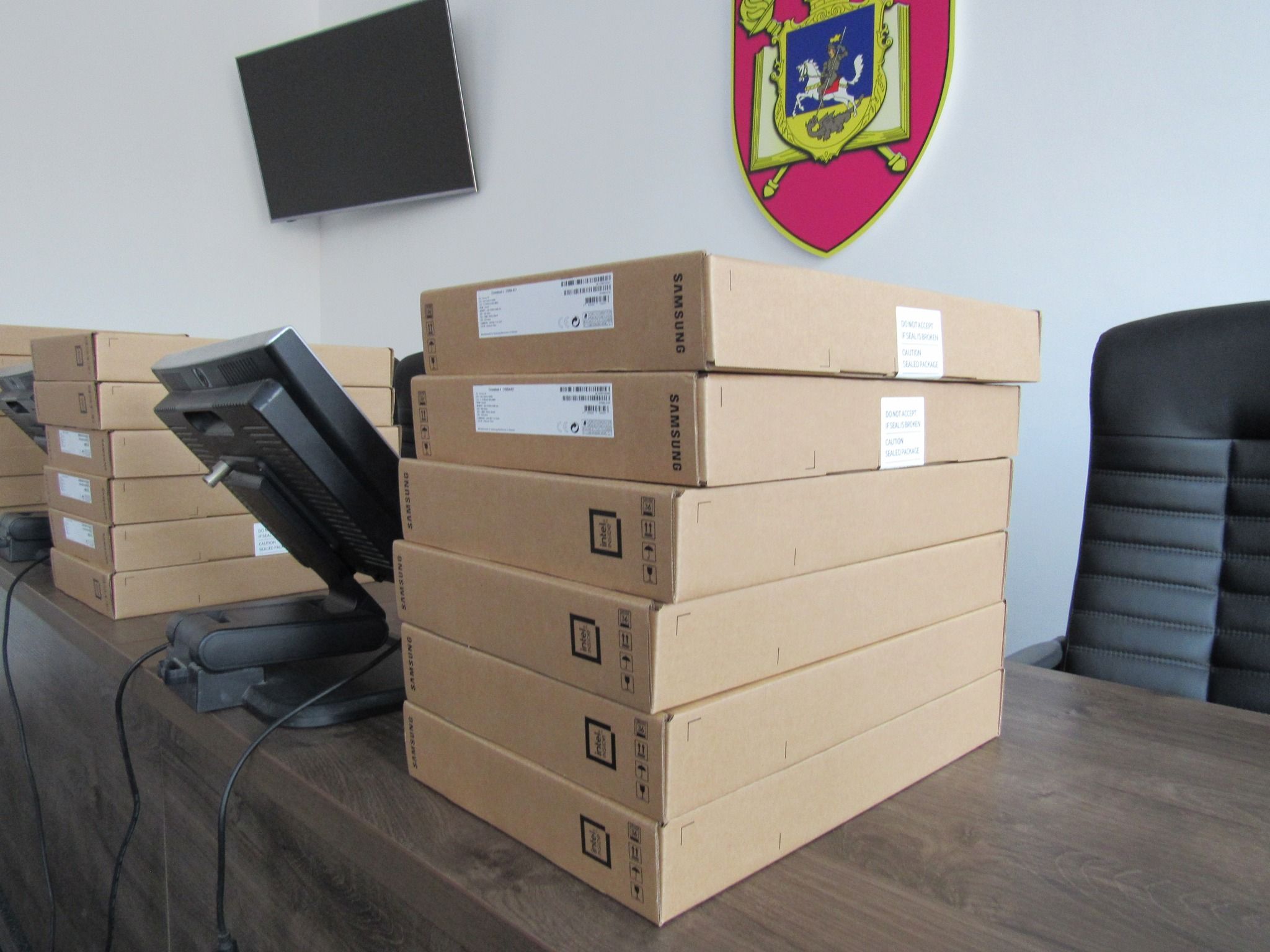 Новини Тернополя - фото з Педагоги Тернопільського коледжу отримали нові ноутбуки