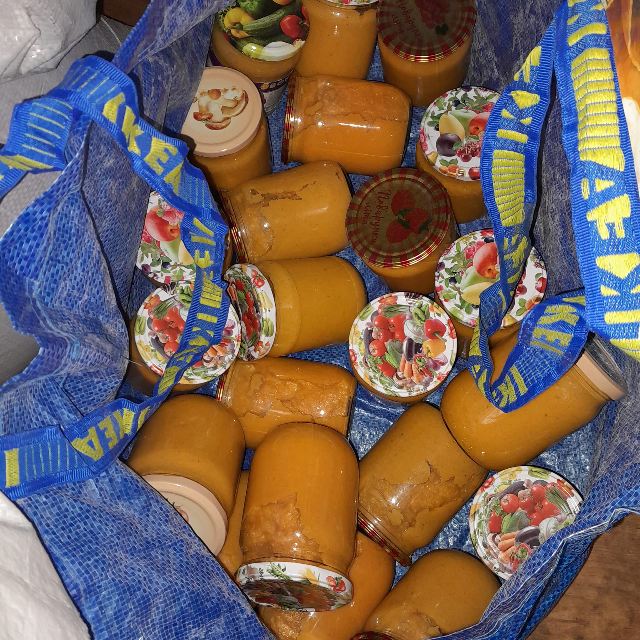 Новини Тернополя - фото з По 40 відер на день: як у «Бункері С» для хлопців на передову гуртом ліпили вареники? (РЕПОРТАЖ)