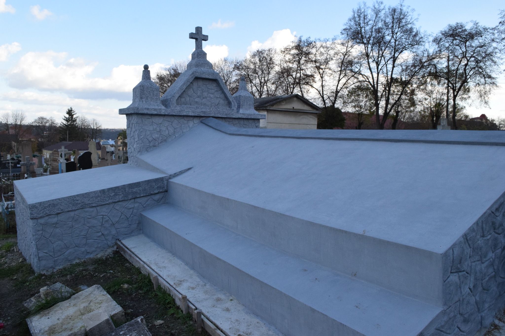 Новини Тернополя - фото з У Чорткові відновили старовинний гробівець бурмістра Людвіга Носса