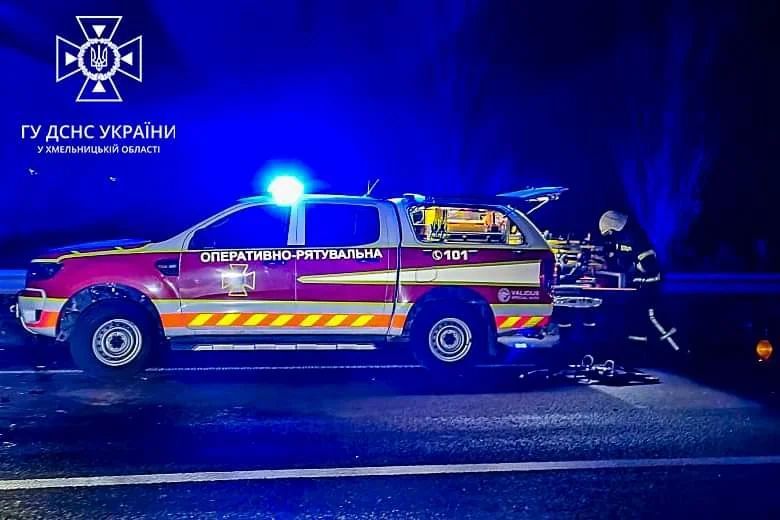 Новини Хмельницького - фото з Смертельна аварія неподалік Волочиська: вантажівка зіткнулася з легковиком