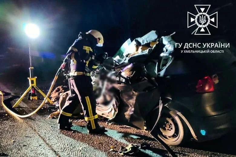 Новини Хмельницького - фото з Смертельна аварія неподалік Волочиська: вантажівка зіткнулася з легковиком