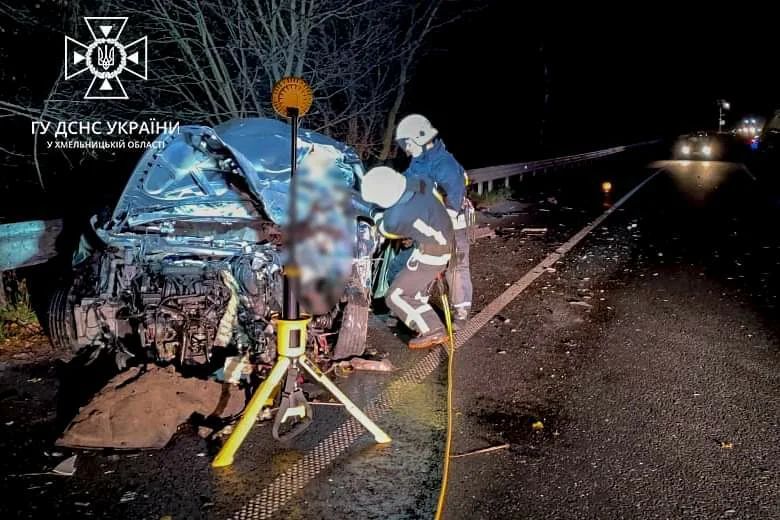 Новини Хмельницького - фото з Смертельна аварія неподалік Волочиська: вантажівка зіткнулася з легковиком