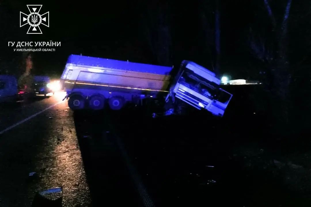 Новини Хмельницького - фото з Смертельна аварія неподалік Волочиська: вантажівка зіткнулася з легковиком