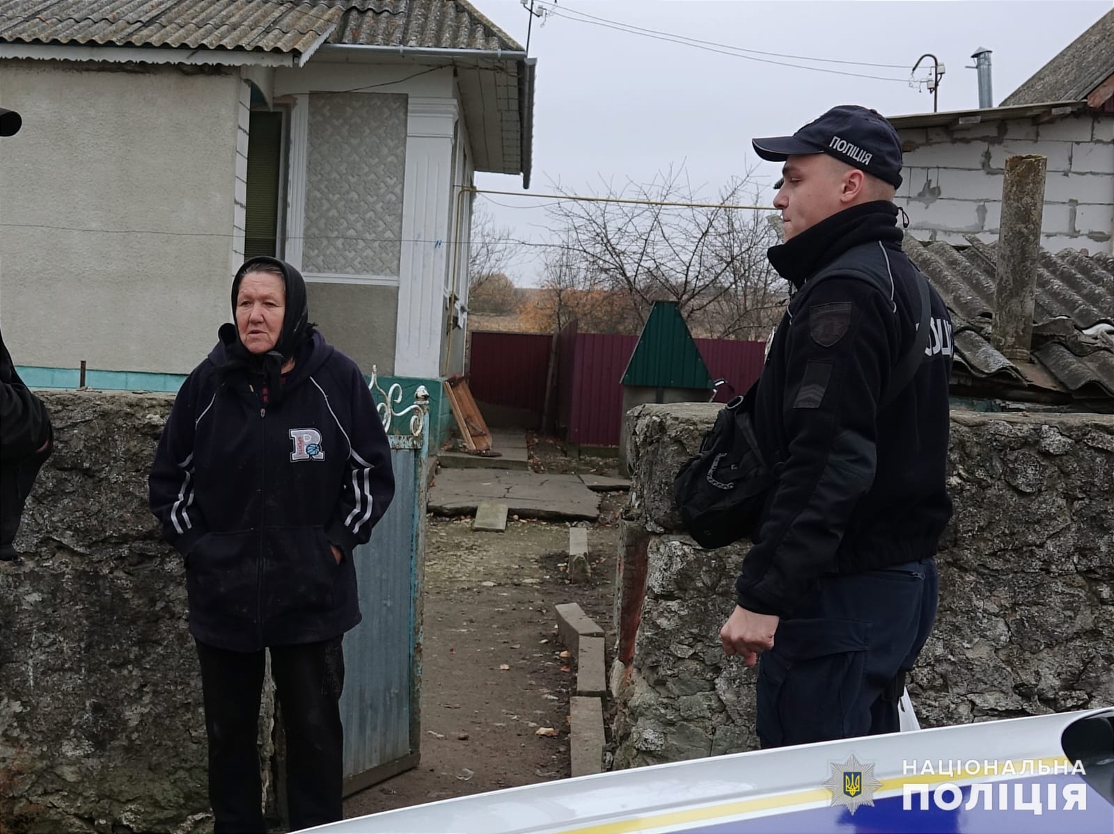 Новини Хмельницького - фото з Поліцейські опікуються бабусею загиблого на війні бойового медика Назарія Божика