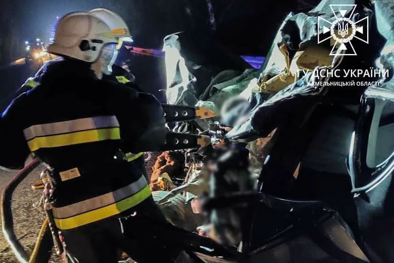 Новини Хмельницького - фото з Смертельна аварія неподалік Волочиська: вантажівка зіткнулася з легковиком