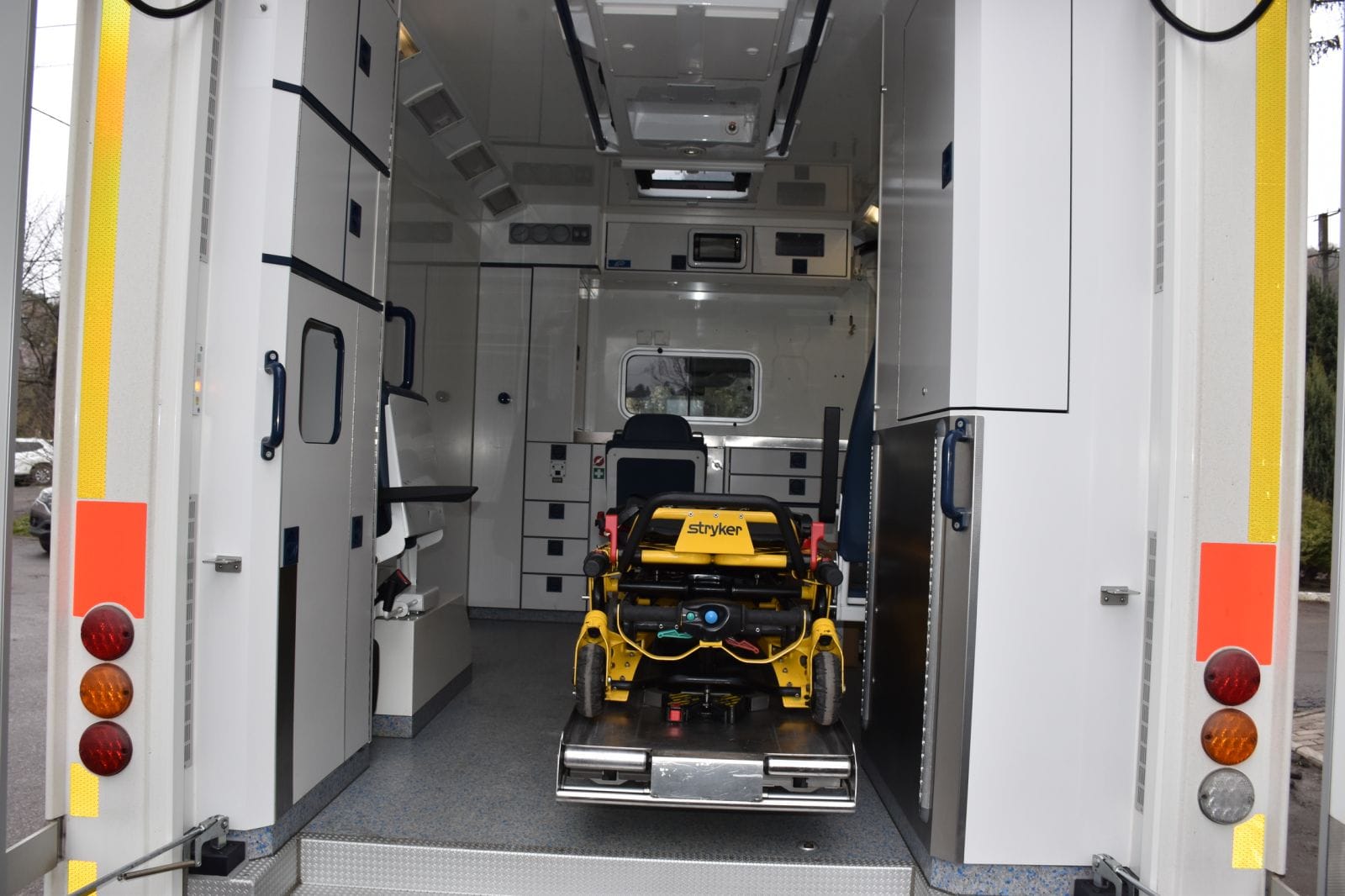 Новини Тернополя - фото з Бучацькі медики отримали новий автомобіль «швидкої» з Америки