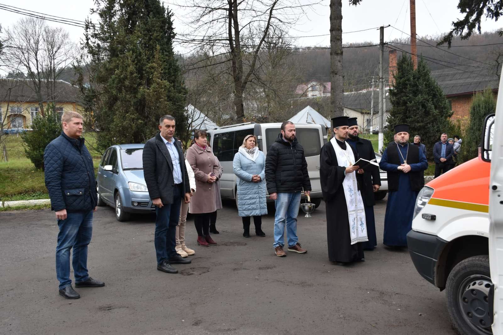Новини Тернополя - фото з Бучацькі медики отримали новий автомобіль «швидкої» з Америки