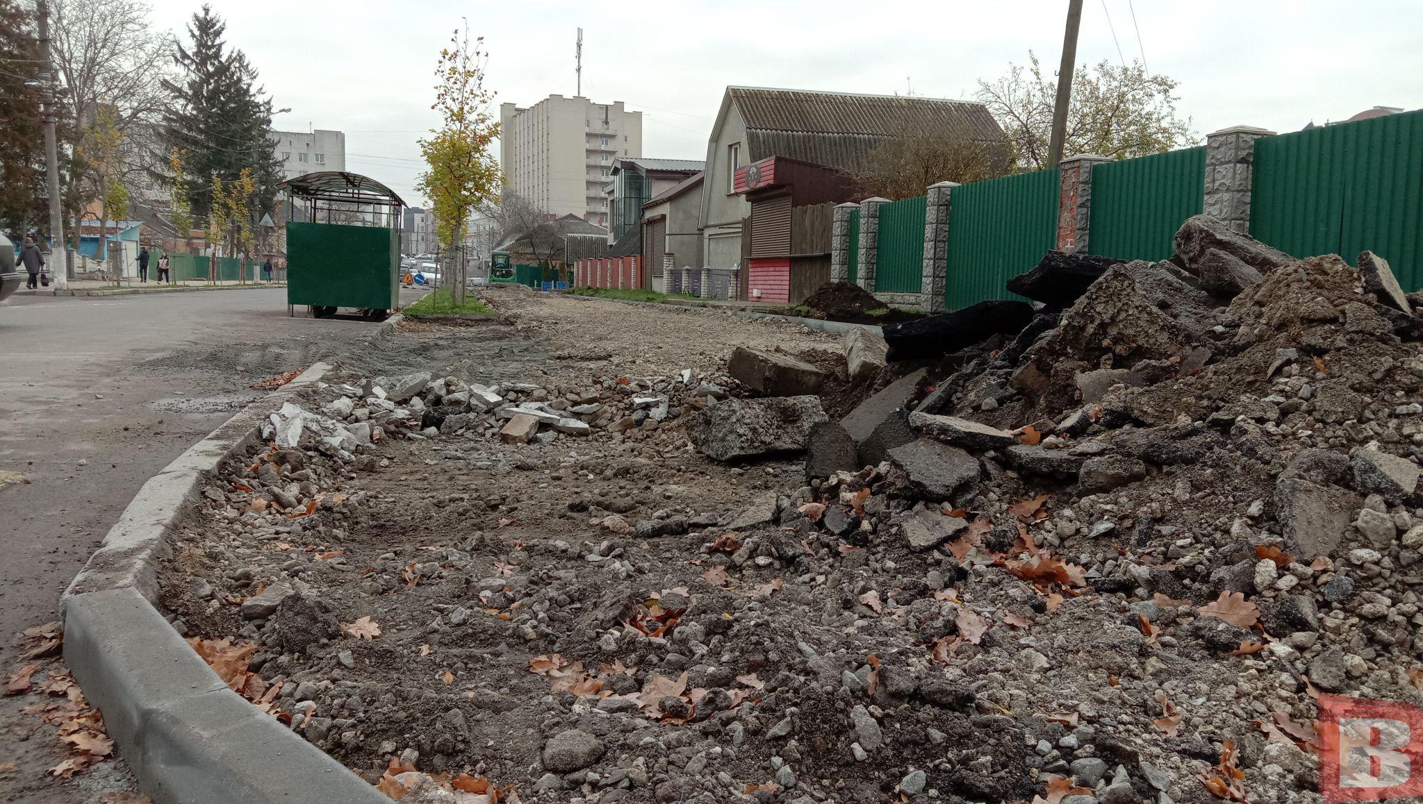 Новини Хмельницького - фото з У центрі Хмельницького буде новий тротуар. Де та що саме роблять (ФОТО)