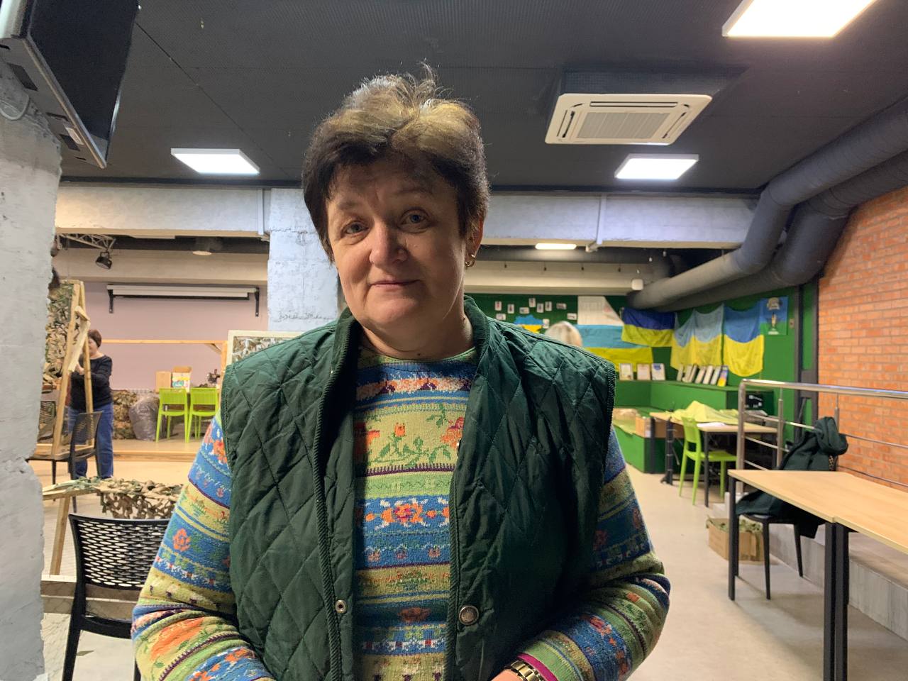 Новини Вінниці - фото з «Військові захищають нас, а ми їх». Про волонтерів, які плетуть сітки з 2014 року