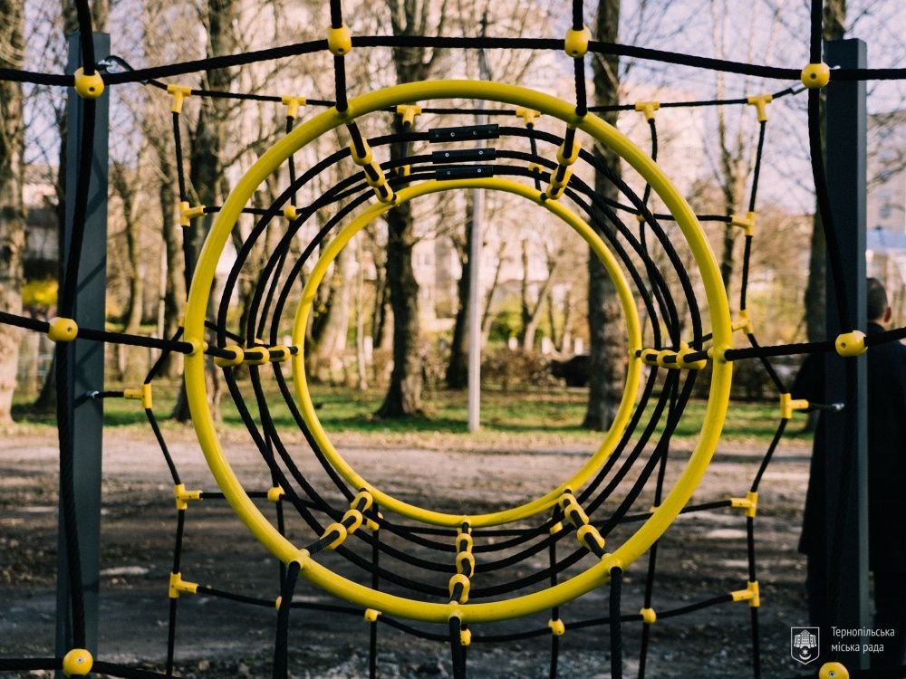 Новини Тернополя - фото з У Тернополі в парку Шевченка відкрили новий дитячий майданчик