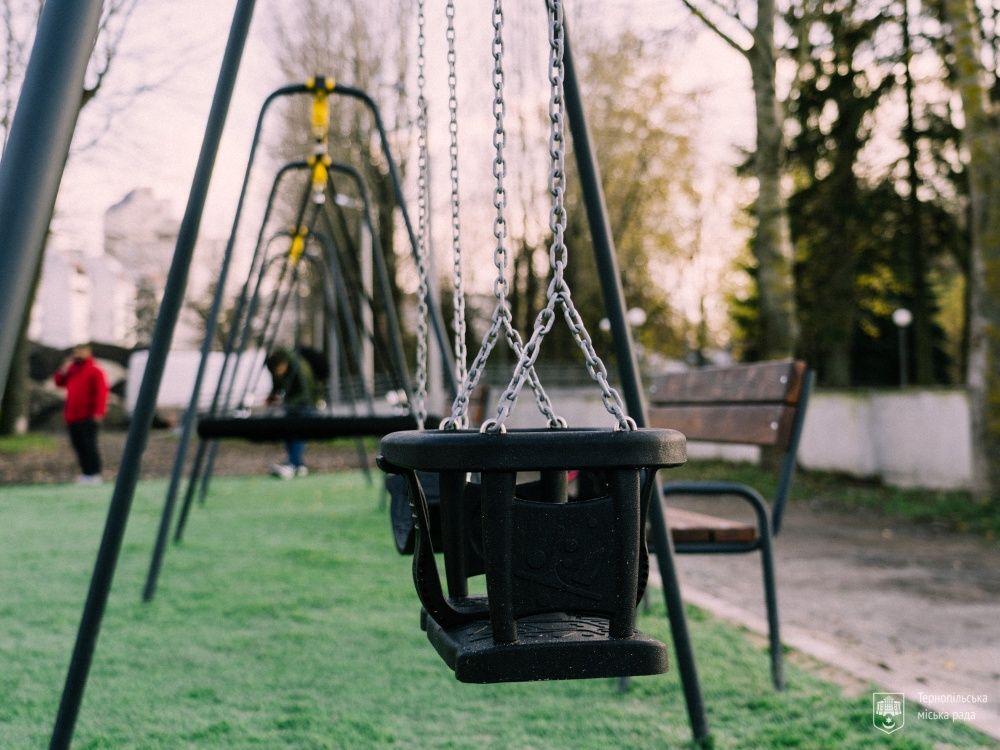 Новини Тернополя - фото з У Тернополі в парку Шевченка відкрили новий дитячий майданчик
