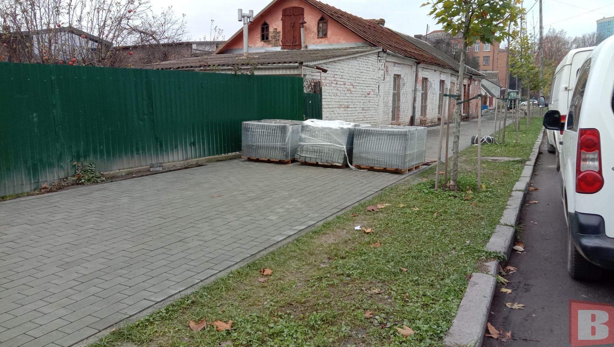 Новини Хмельницького - фото з У центрі Хмельницького буде новий тротуар. Де та що саме роблять (ФОТО)