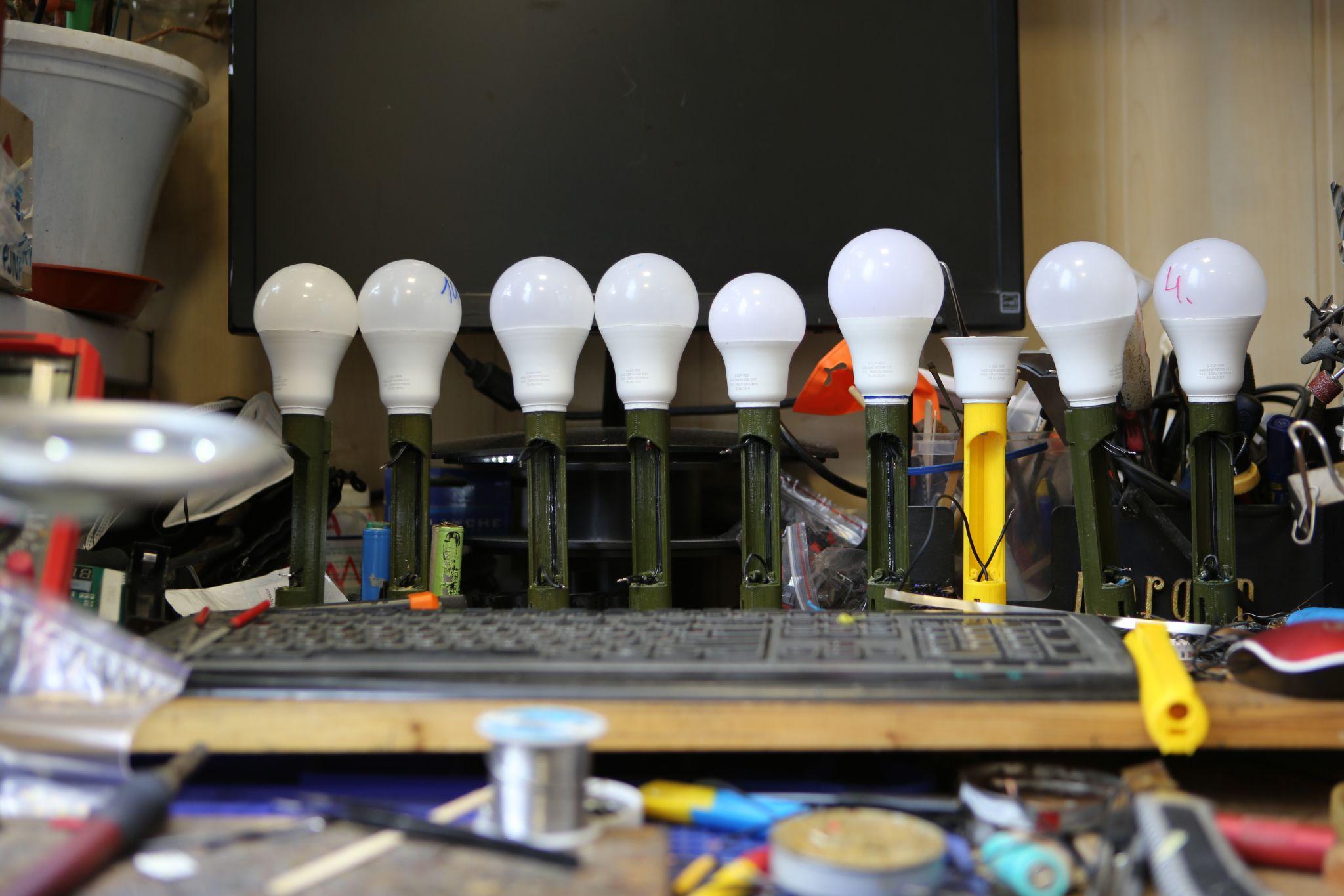 Новини Вінниці - фото з «Хлопці з фронту постійно їх просять»: вінничанин на 3D принтері виготовляє бліндажні ліхтарі