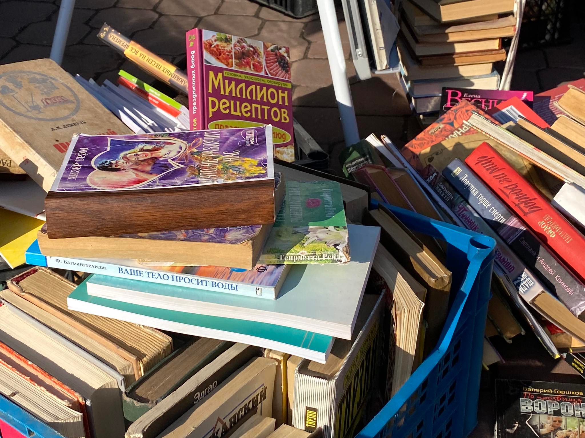 Новини Хмельницького - фото з Хмельничани можуть здати російські книги й допомогти ЗСУ. Як це зробити Нет описания.